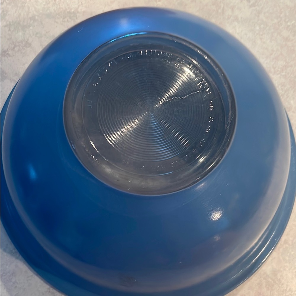 Vintage Pyrex Bowls - Picture 5 of 9